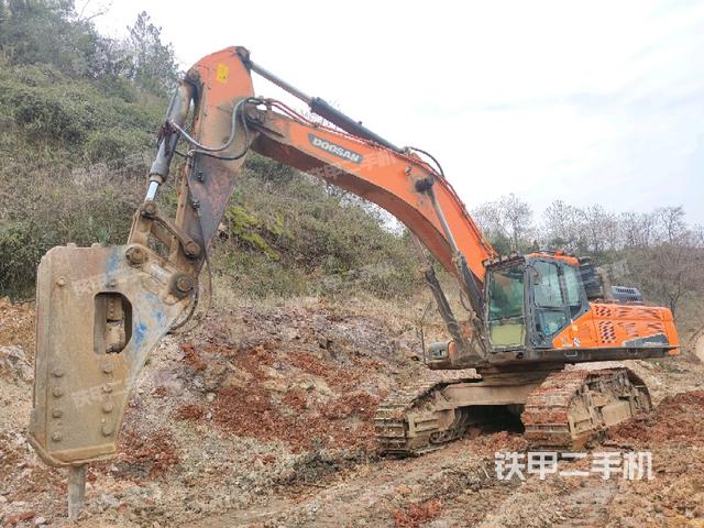 斗山DX520LC-9C挖掘机