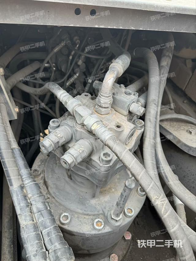 回转马达和主控阀（整机外观）