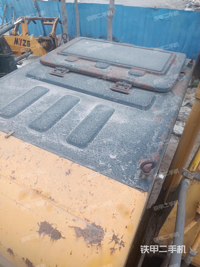 驾驶室顶部（整机外观）