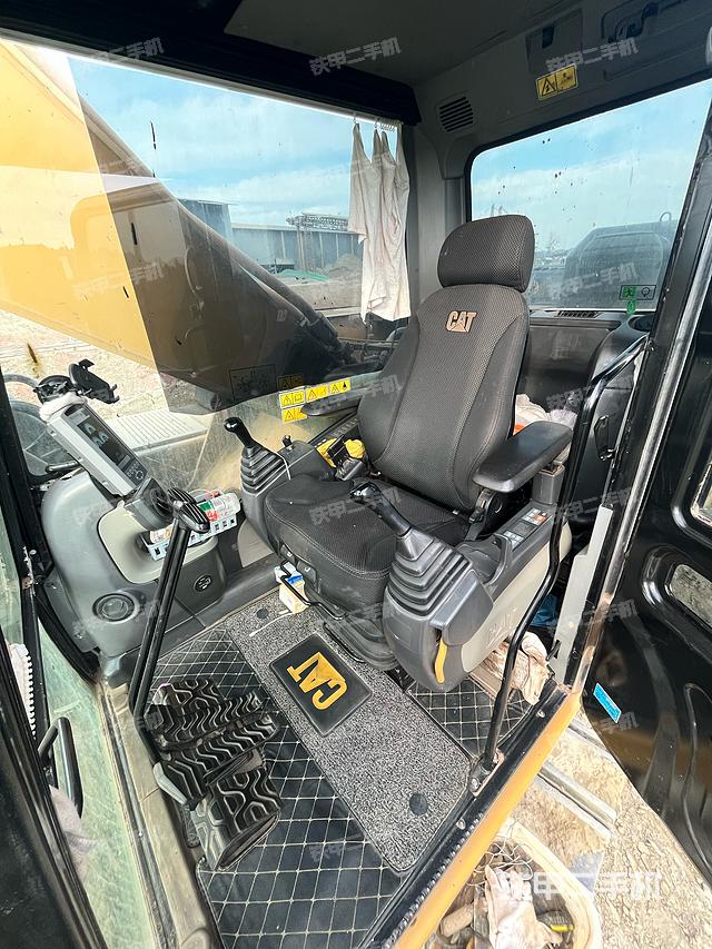 驾驶室顶部（整机外观）