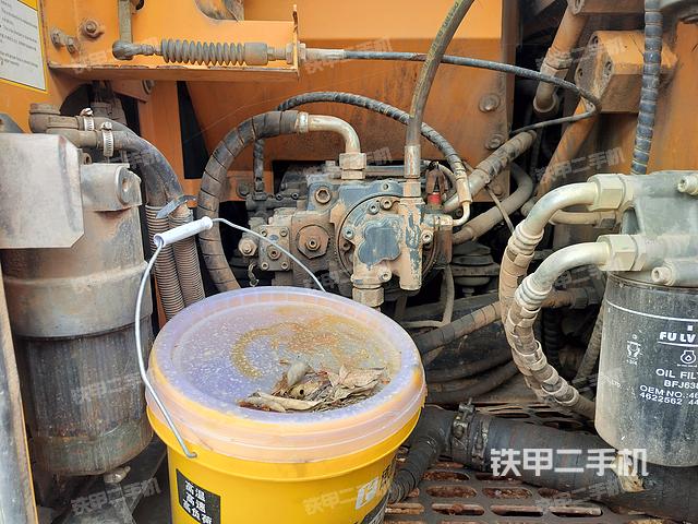 液压泵舱室正面整体（整机外观）