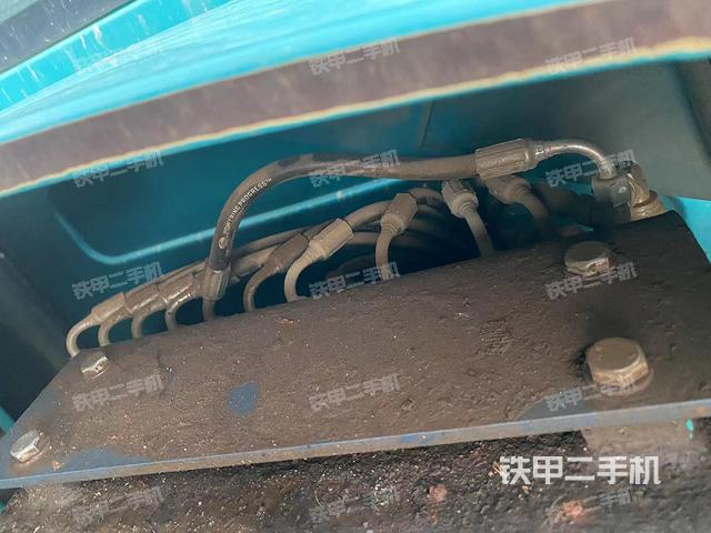 回转马达和主控阀（整机外观）