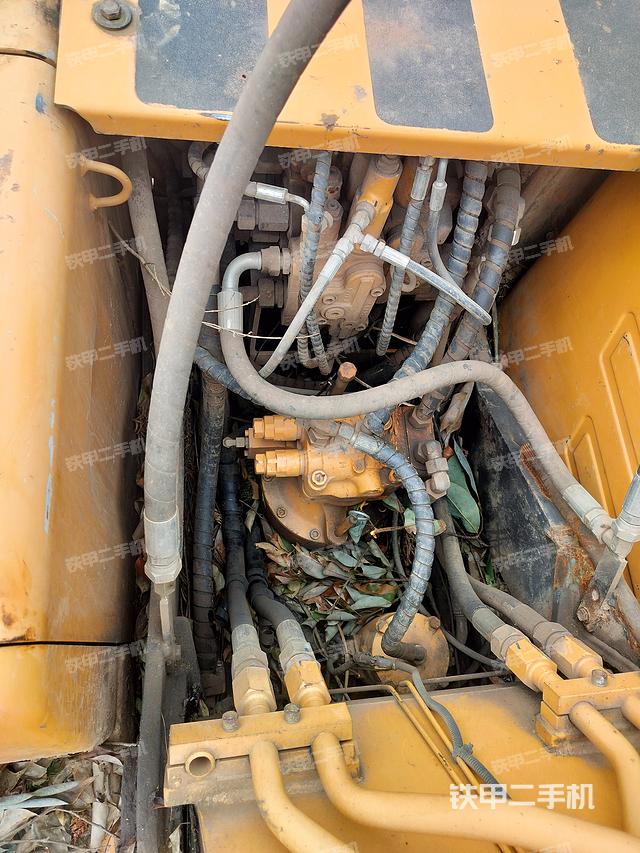 回转马达和主控阀（整机外观）