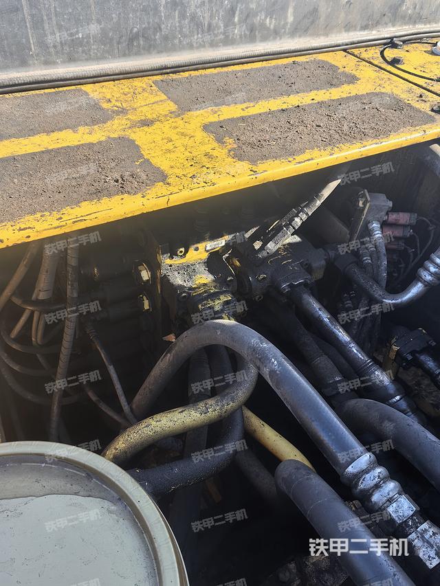 回转马达和主控阀（整机外观）