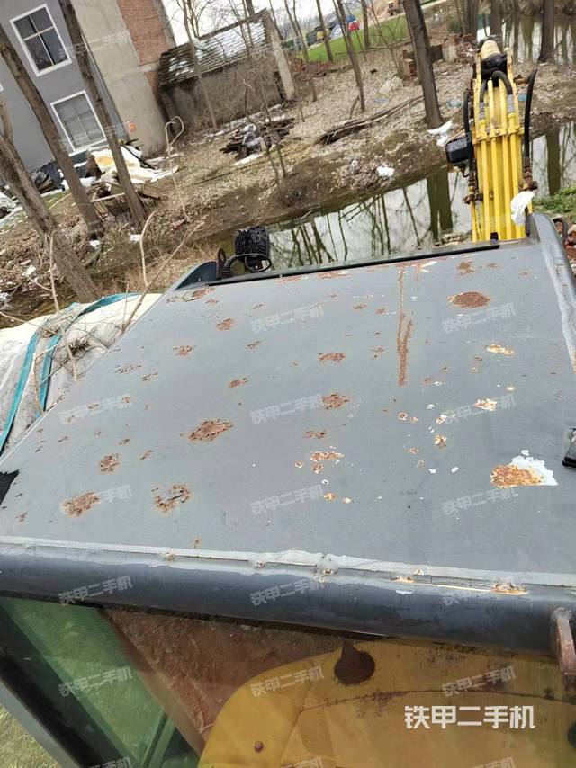 驾驶室顶部（整机外观）