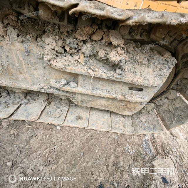 左驅(qū)動輪（行走機構(gòu)）