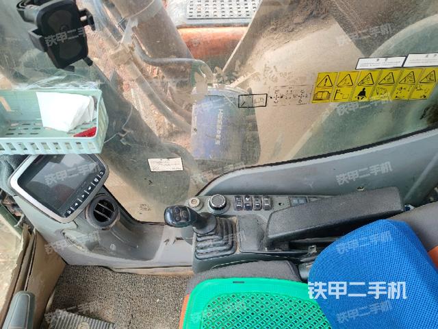 座椅右侧控制台/钥匙门/油门/含右手柄（驾驶室部分）