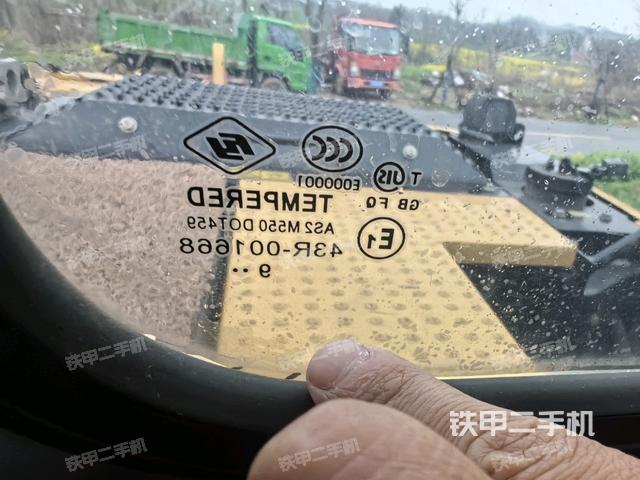 后窗玻璃角标（驾驶室部分）