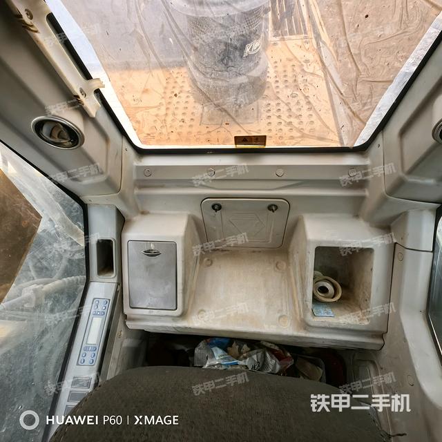 左后方玻璃角標(biāo)（駕駛室部分）