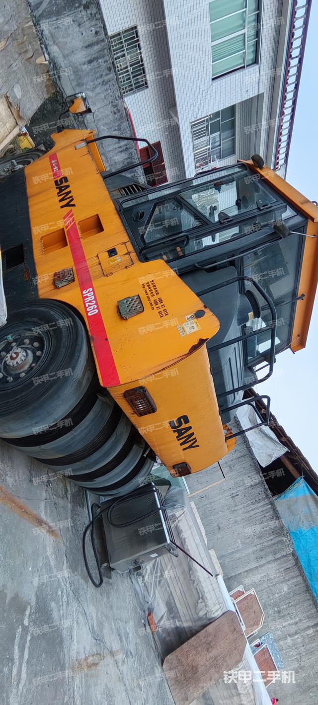 整机右侧（设备外观及核心部件）