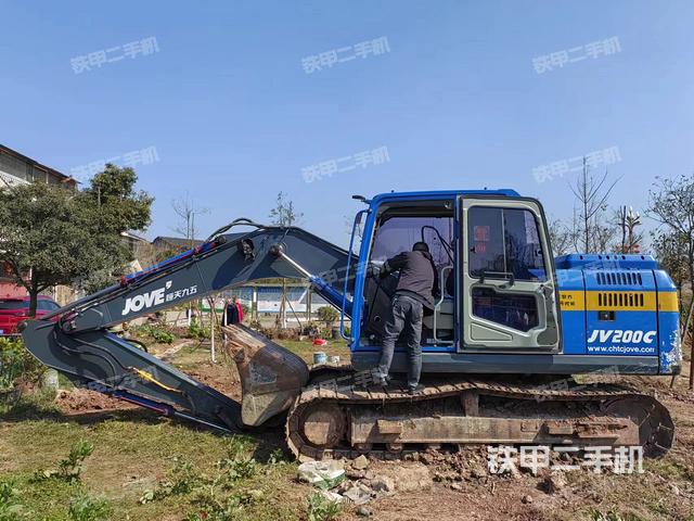 驾驶室顶部（整机外观）