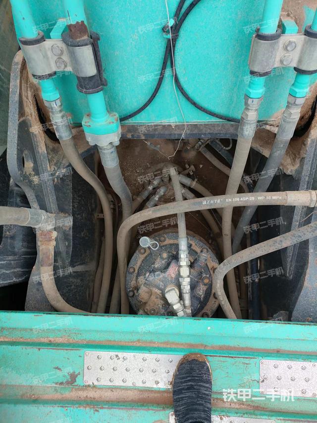 回转马达和主控阀（整机外观）