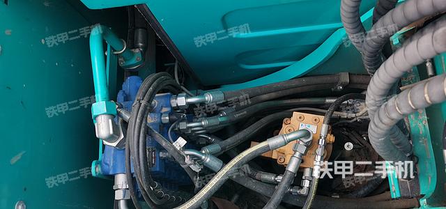 回转马达和主控阀（整机外观）