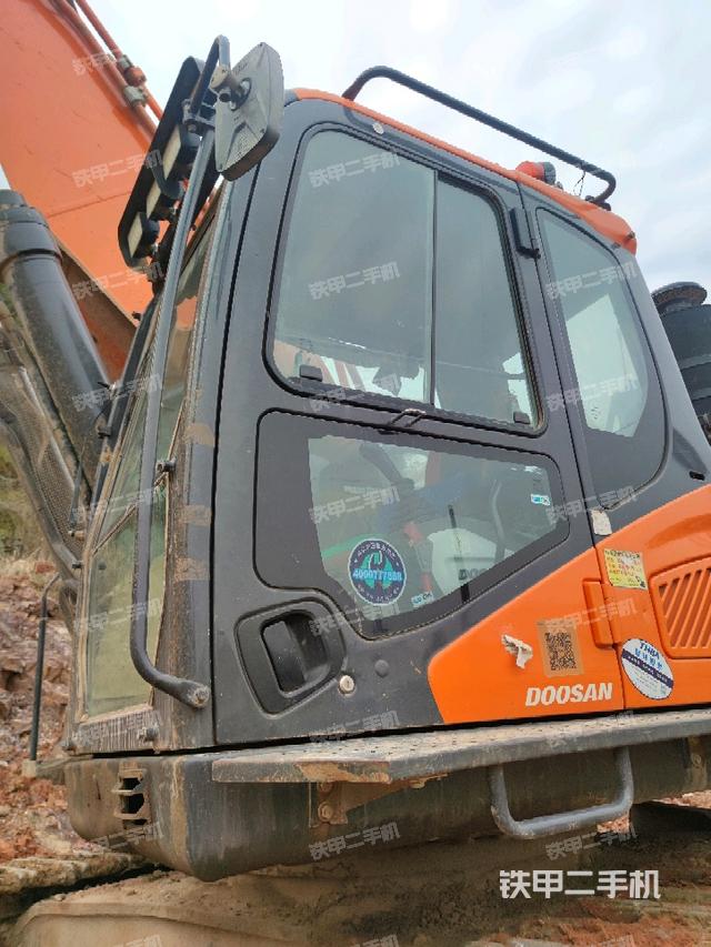 驾驶室左前45度（驾驶室部分）