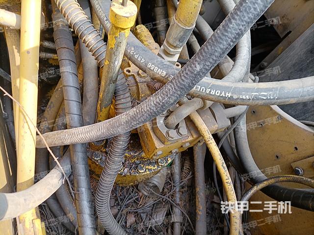 回转马达和主控阀（整机外观）