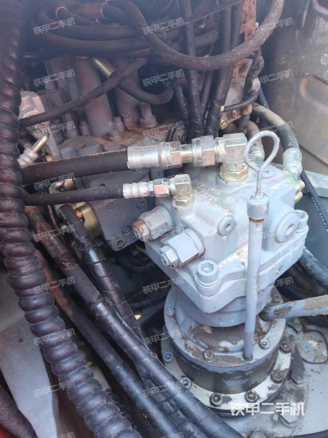 回转马达和主控阀（整机外观）