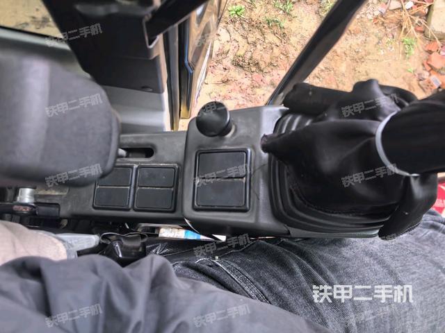 座椅左侧控制台/音响/含左手柄（驾驶室部分）