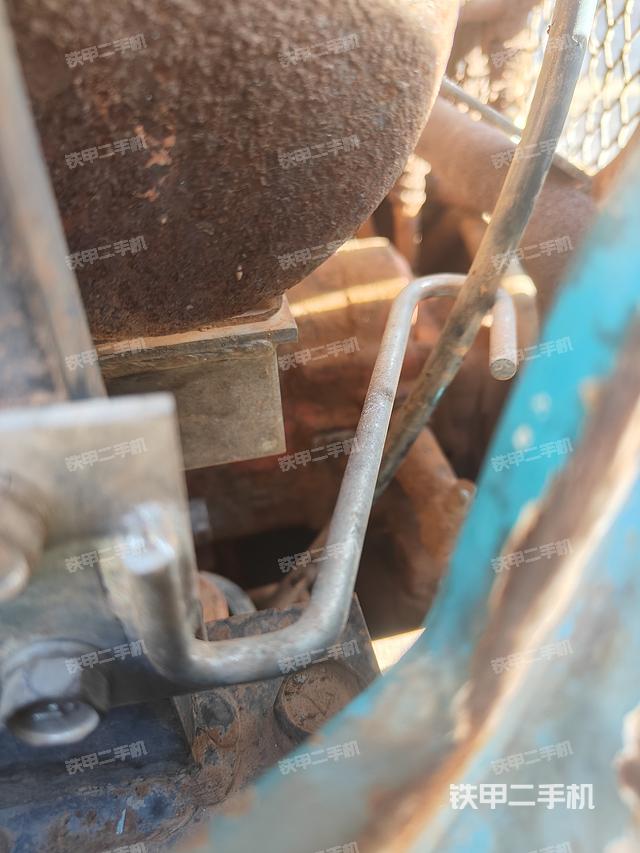 液压泵舱室正面整体（整机外观）