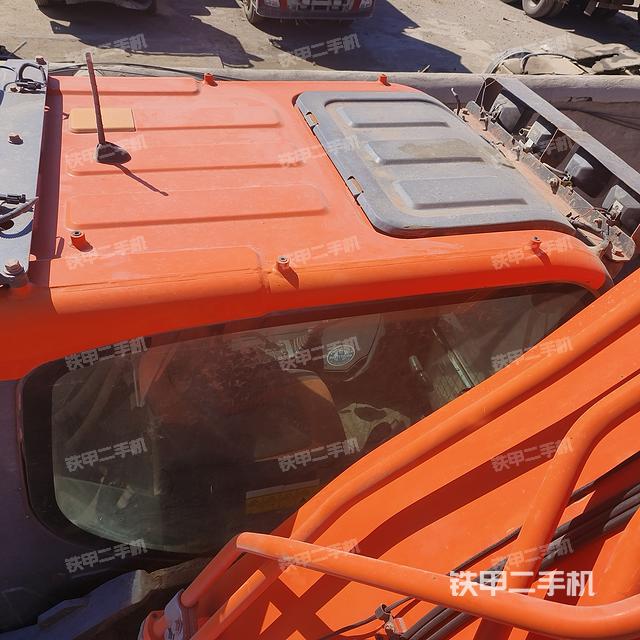 驾驶室顶部（整机外观）