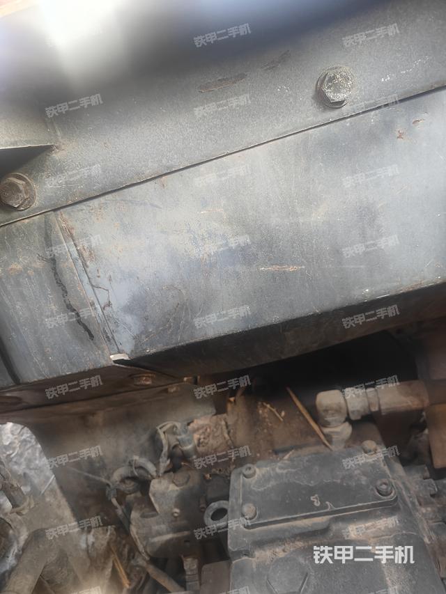 液压泵舱室正面整体（整机外观）