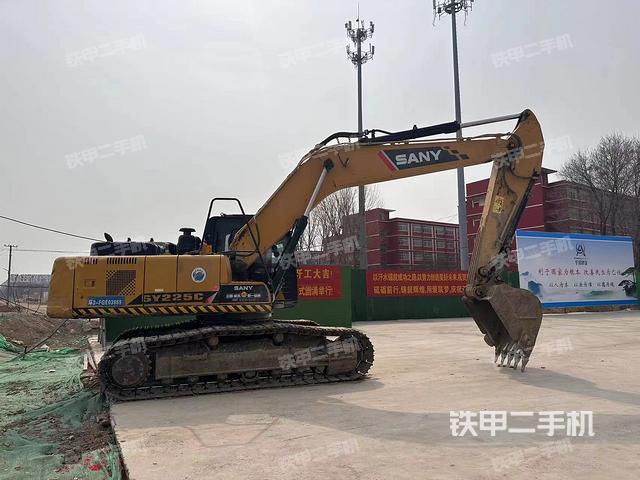 驾驶室顶部（整机外观）