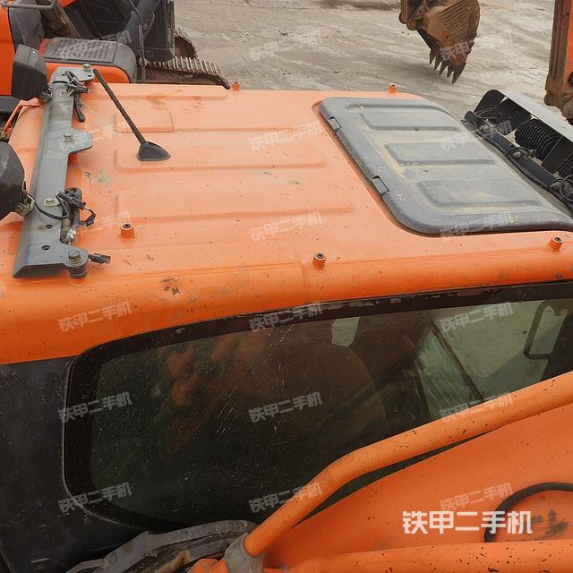 驾驶室顶部（整机外观）