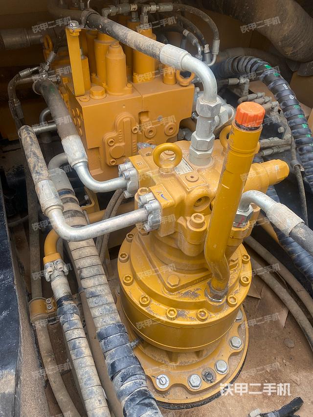 回转马达和主控阀（整机外观）