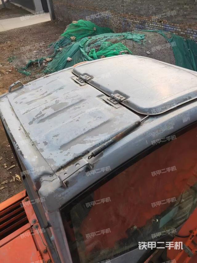 驾驶室顶部（整机外观）