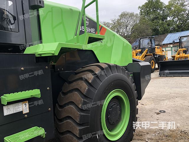 发动机右侧（整机外观及大件）