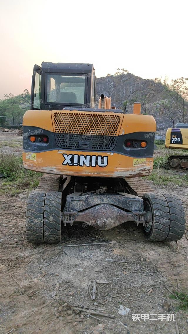 驾驶室顶部（整机外观）