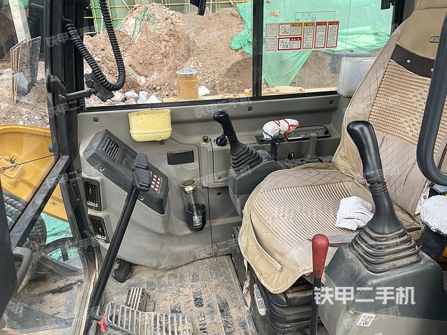 驾驶室整体（整机外观）