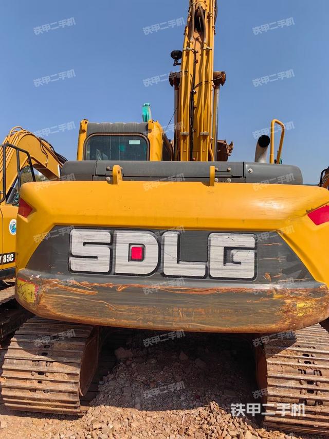 驾驶室顶部（整机外观）