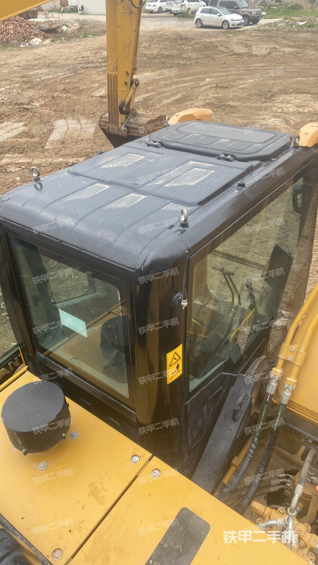 驾驶室顶部（整机外观）