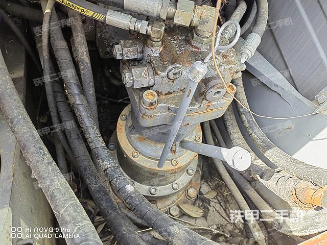 回转马达和主控阀（整机外观）