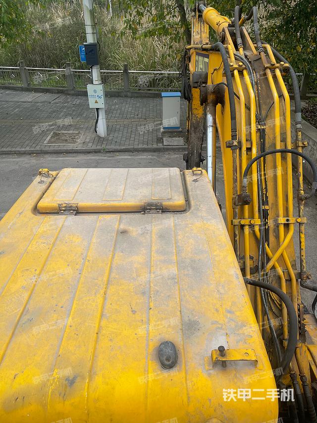 驾驶室顶部（整机外观）