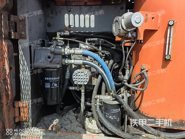 液压泵舱室正面整体（整机外观）