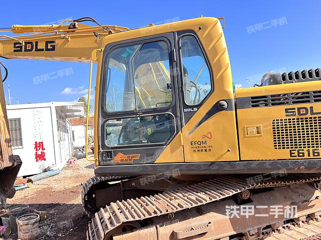 驾驶室整体（整机外观）