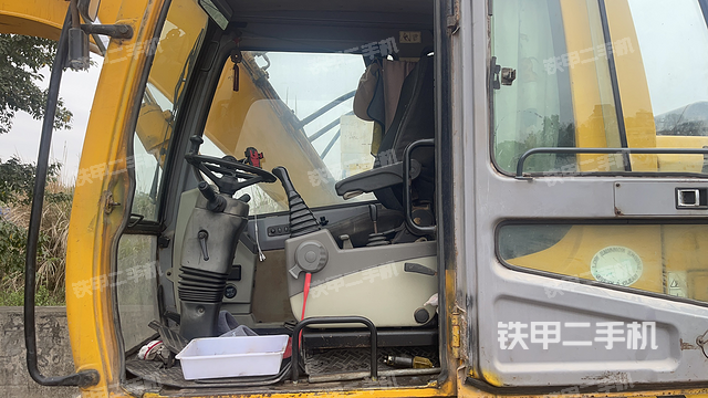 驾驶室整体（整机外观）