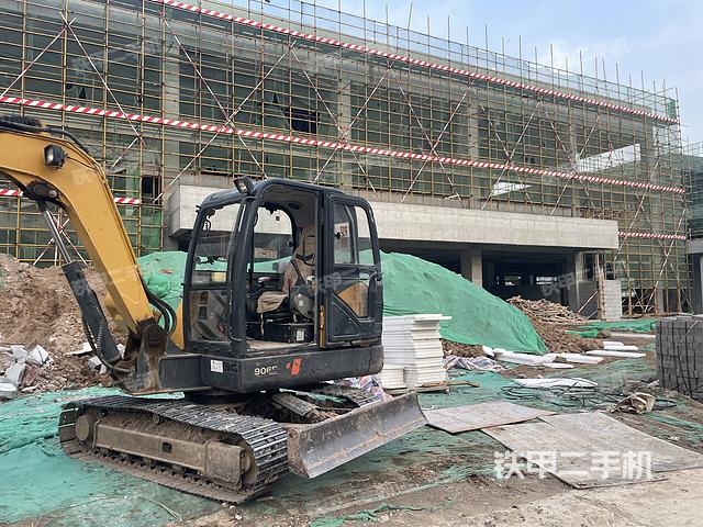 驾驶室顶部（整机外观）