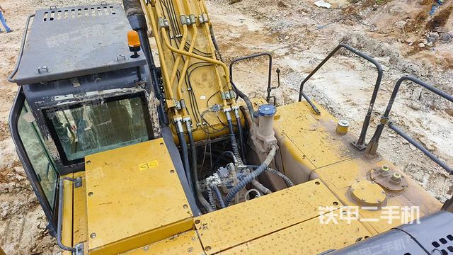 驾驶室顶部（整机外观）