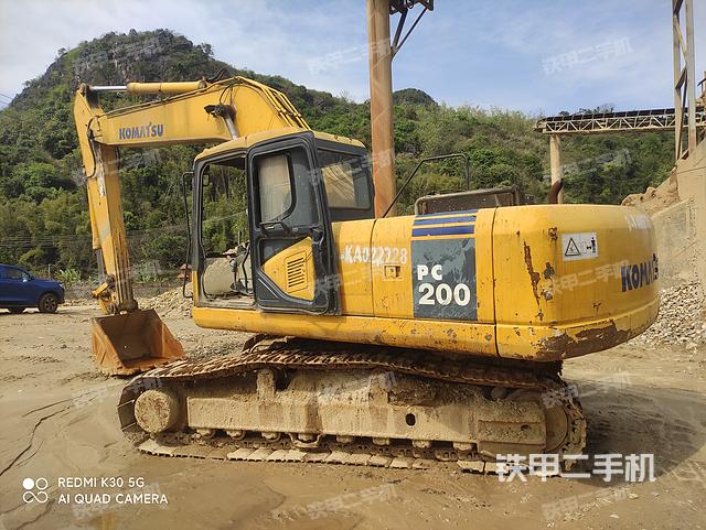 小松PC220-7挖掘机