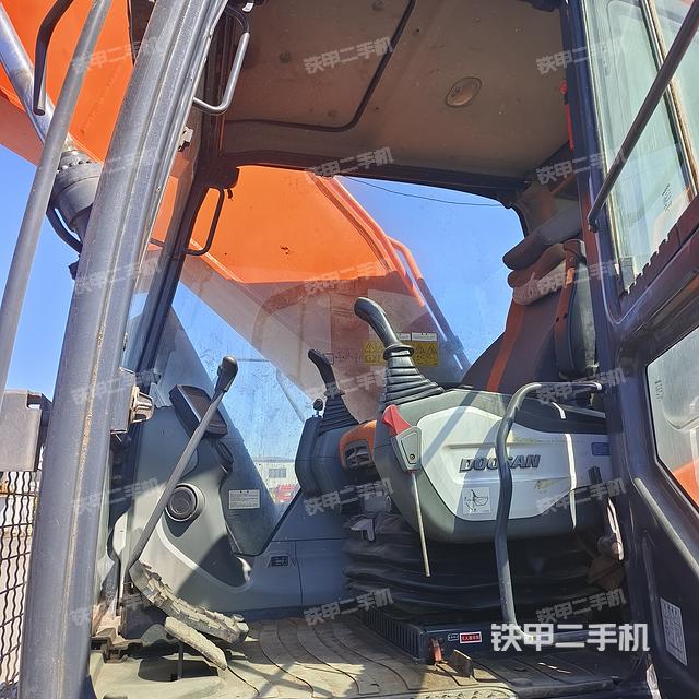 驾驶室整体（整机外观）