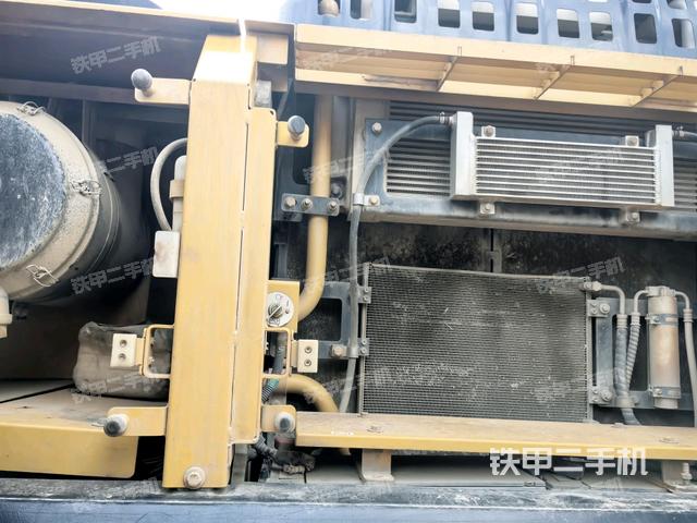 散熱器正面(大件艙室) 散熱器正面(大件艙室)