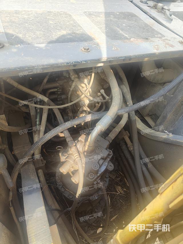 回转马达和主控阀（整机外观）