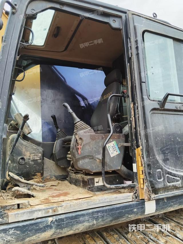 驾驶室整体（整机外观）