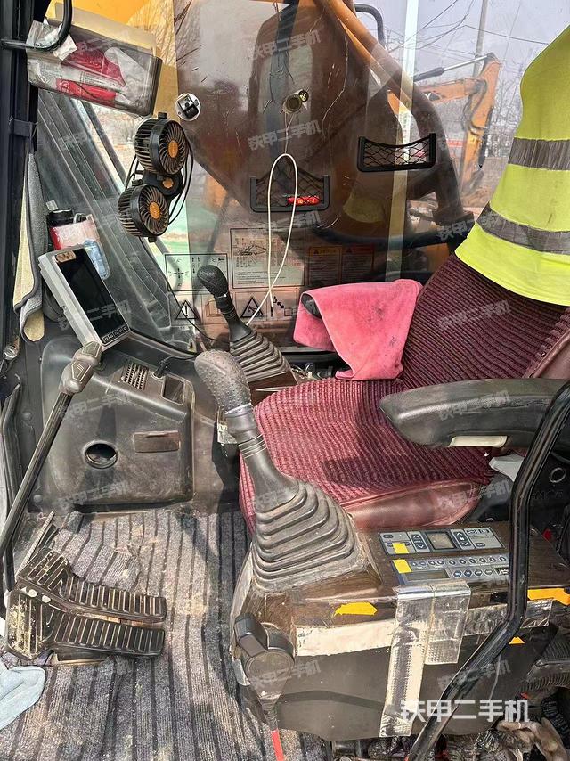 驾驶室整体（整机外观）