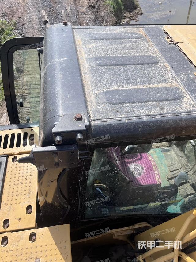 驾驶室顶部（整机外观）