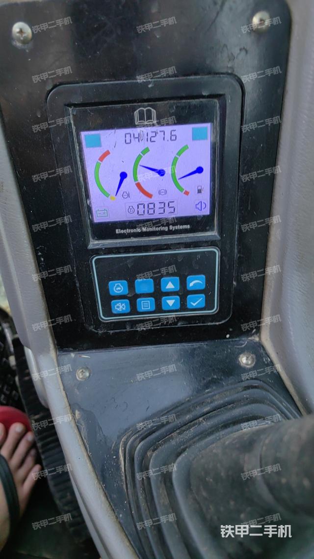 回转马达和主控阀（整机外观）