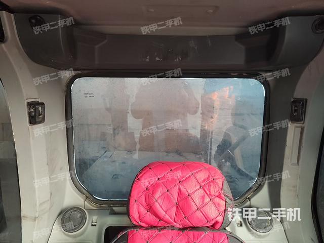 驾驶室顶部（整机外观）