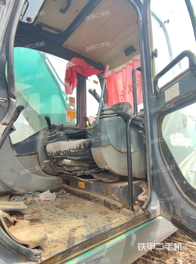 驾驶室整体（整机外观）